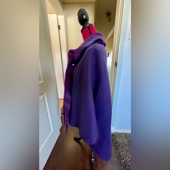 Burberry Merino Wool Reversible Cape Viola Check Horseferry Road London - Picture 5 of 14